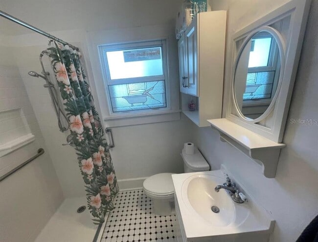 Building Photo - 1231 Highland St N