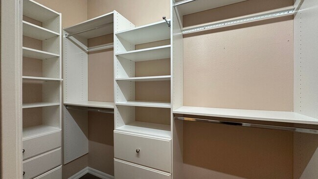 Building Photo - 1653 Cherry Ridge Dr