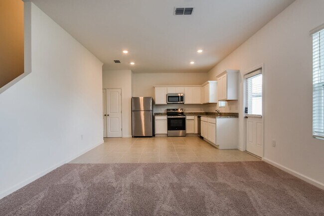 Building Photo - 2084 Hemingway Cir