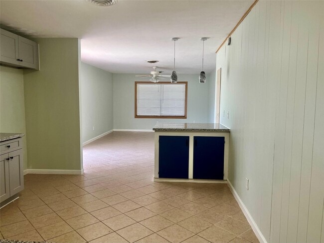 Building Photo - 2005 2nd St N