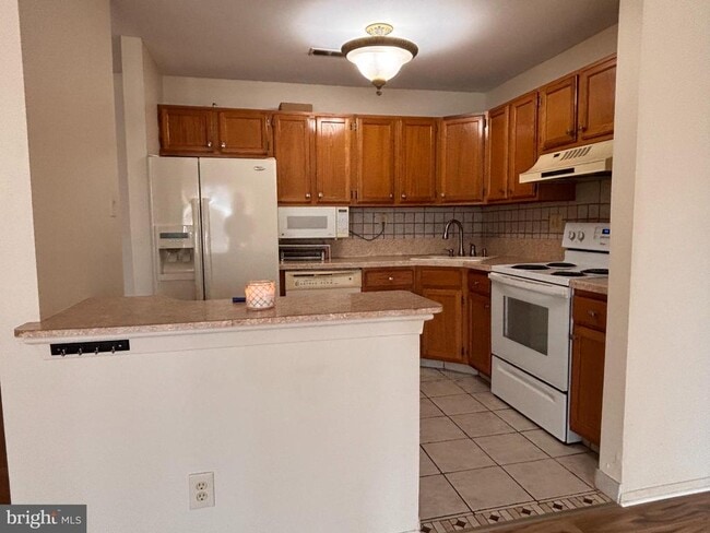 Building Photo - 1821 The Woods II