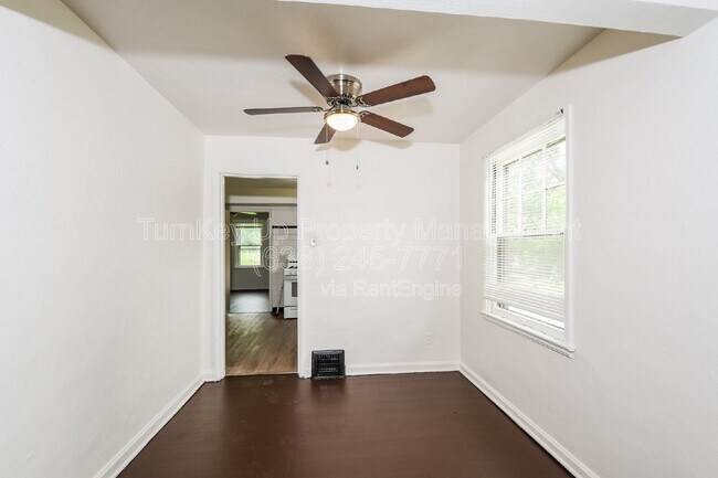 Building Photo - 7150 Manette Dr