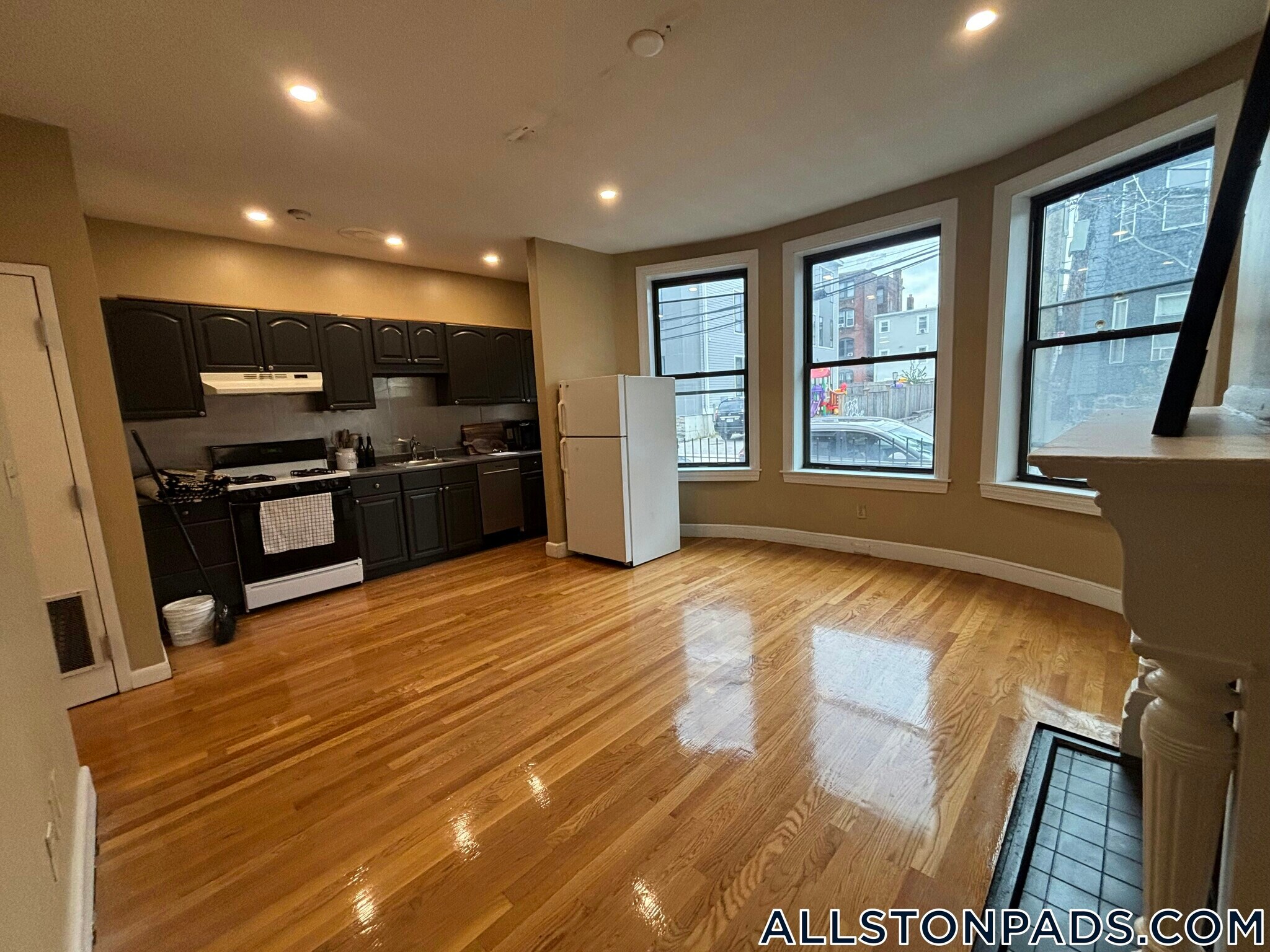 Building Photo - 17 Highgate St