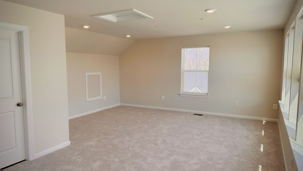 Building Photo - 66 Garden Meadow Pl