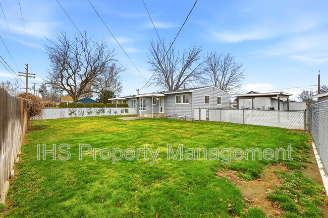 Building Photo - 1402 Potter Ave