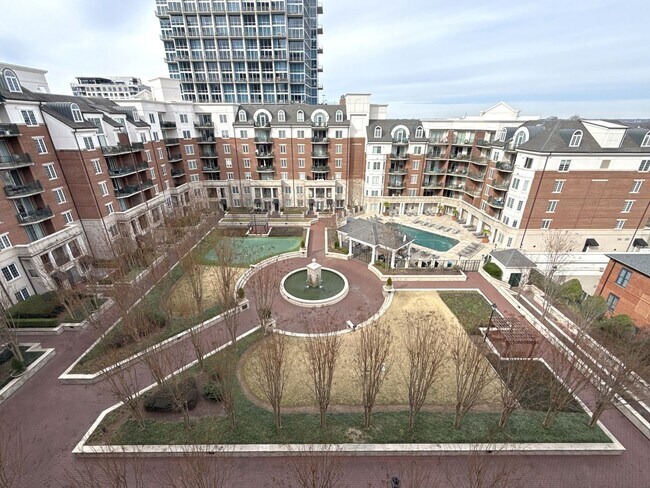 Building Photo - Fifth & Poplar - T.R. Lawing Realty Property