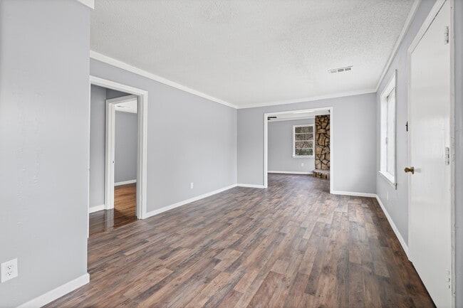Building Photo - 2185 Slocum Ave