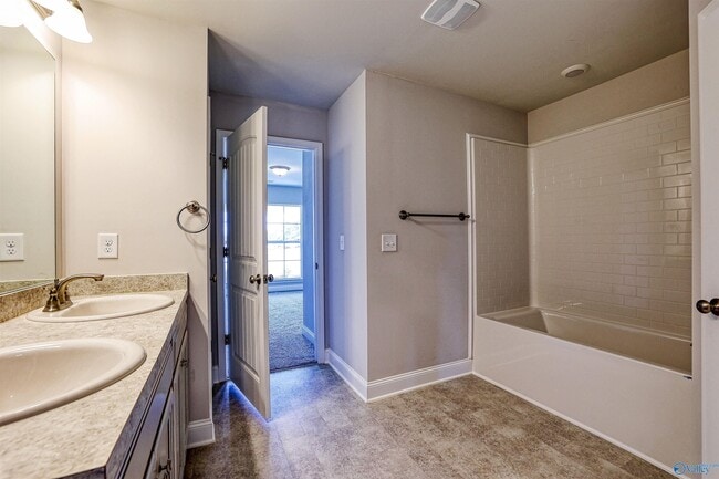 Building Photo - 180 Abercorn Dr