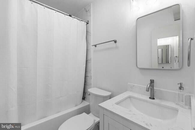 Building Photo - 237 8th St NE