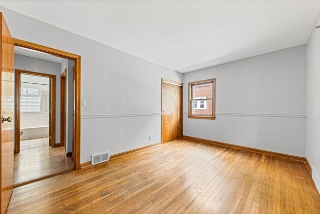 Building Photo - 3-Bedroom Cape Near Summit Lake ~ Oversize...