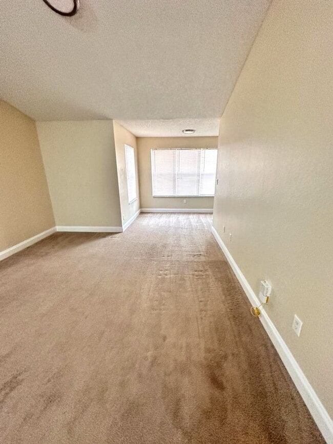 Building Photo - V425