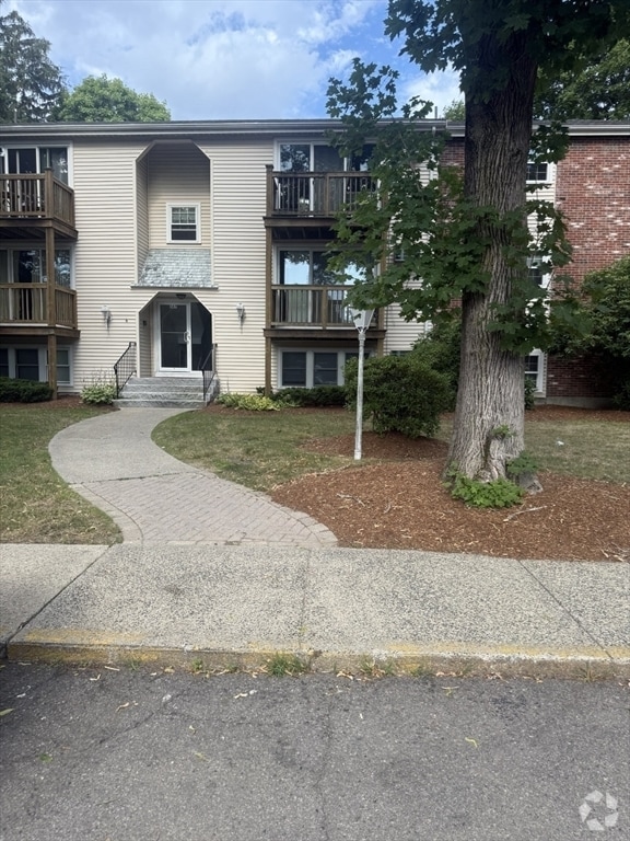 Building Photo - 387 Adams St