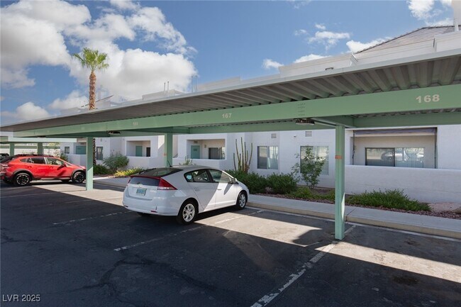 Building Photo - 7100 W Pirates Cove Rd