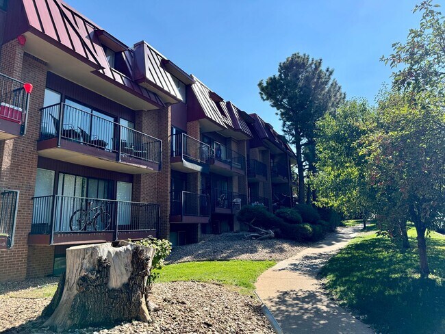 Building Photo - Spacious Boulder Condo – Available on August 1