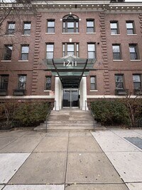 Building Photo - Spacious and Lovely Fed Hill 2bd/2ba Condo with CAC, W/D and more!