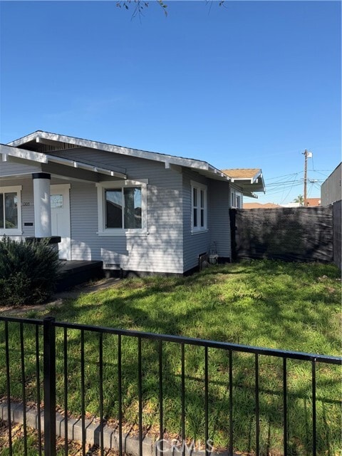 Building Photo - 1305 E 17th St