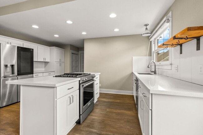 Building Photo - 5530 N Haight Ave