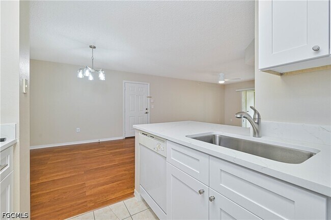 Building Photo - 8920 Colonnades Ct E
