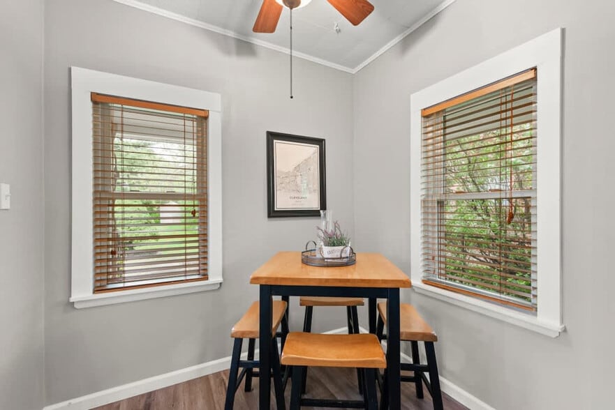 Building Photo - 16806 Pilgrim Ave