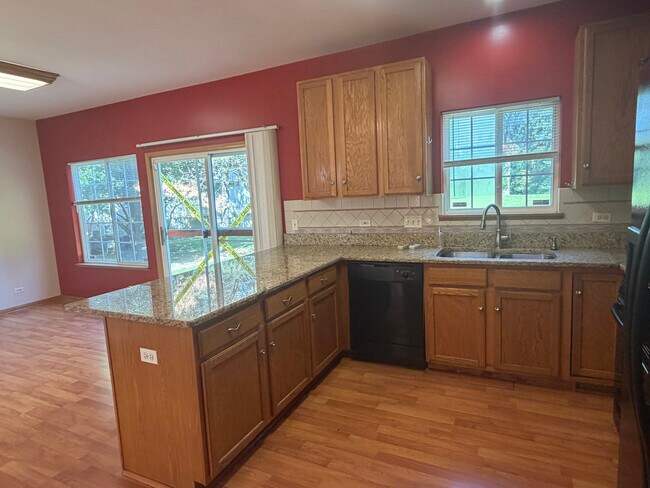 Building Photo - 211 Monarch Dr