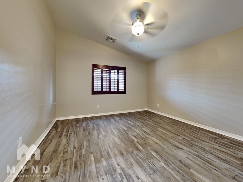 Building Photo - 11143 W Mariposa Dr