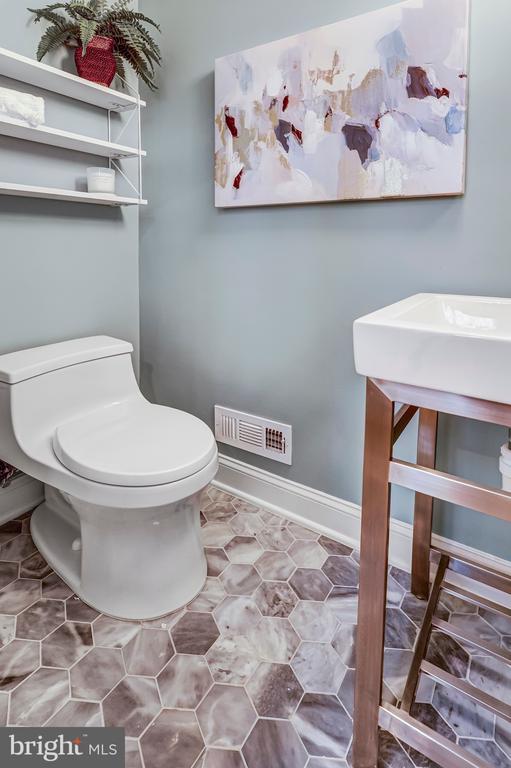 Building Photo - 17 Alexander St