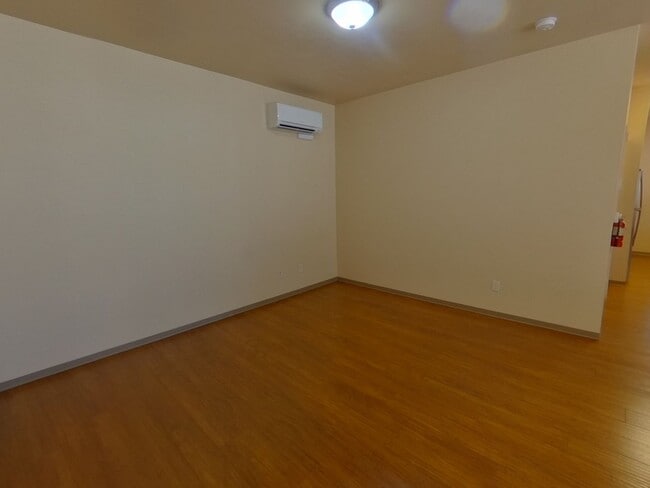 Building Photo - Alder Duplexes on 17th