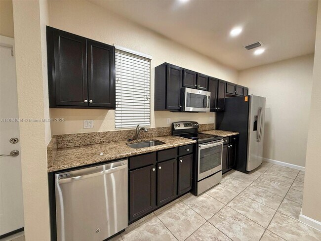 Building Photo - 9252 SW 171st Ct