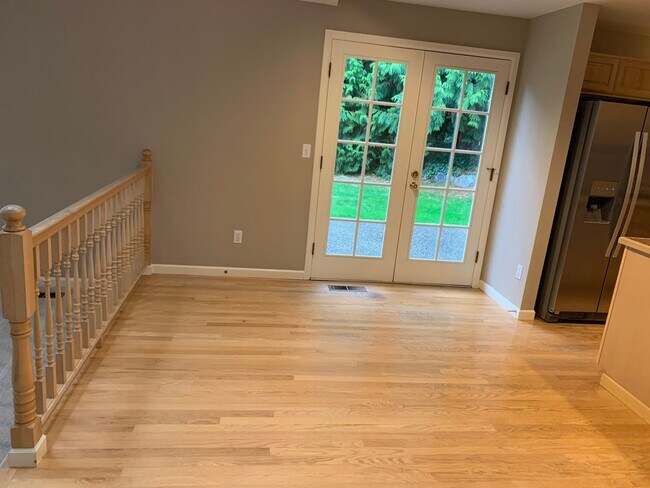 Building Photo - Location location 4 bedroom, 2.5 bath in t...