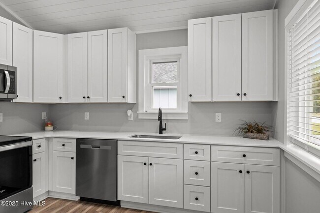 Building Photo - 163 Long Pond Lp