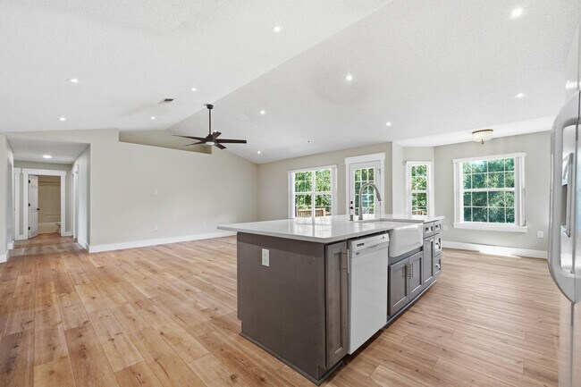Building Photo - 4881 Traxx St