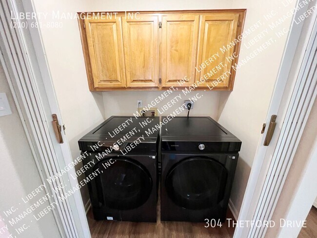 Building Photo - 304 Thetford Dr