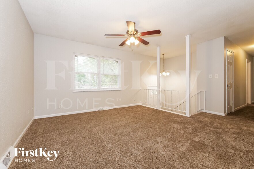 Building Photo - 309 NE Sunnybrook Dr