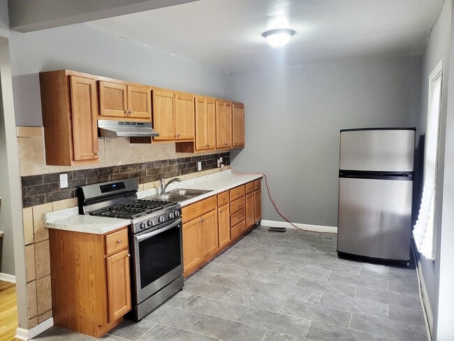 Building Photo - 2521 E 72nd Pl