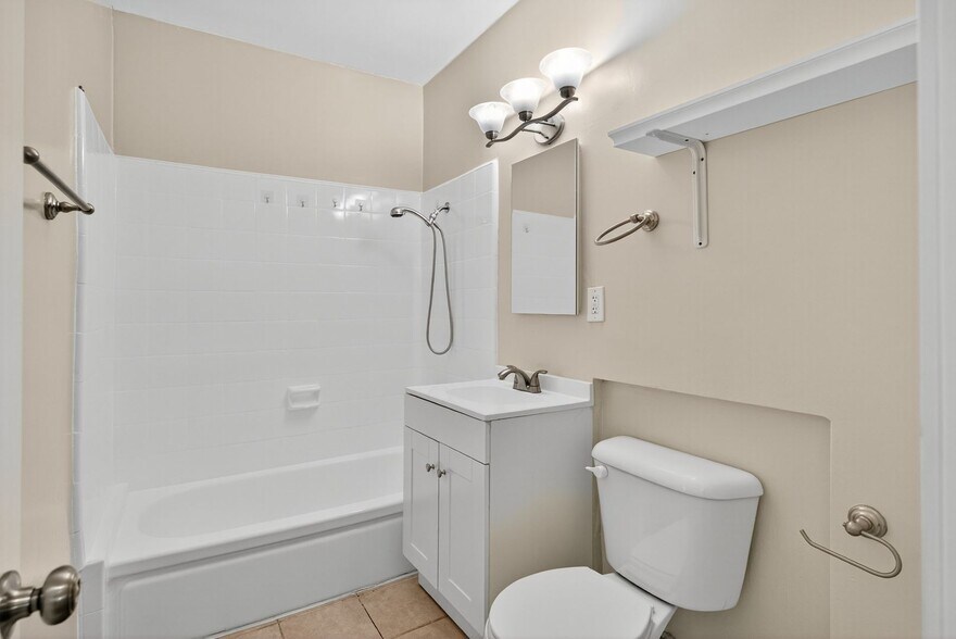 Building Photo - 210 E 29th St