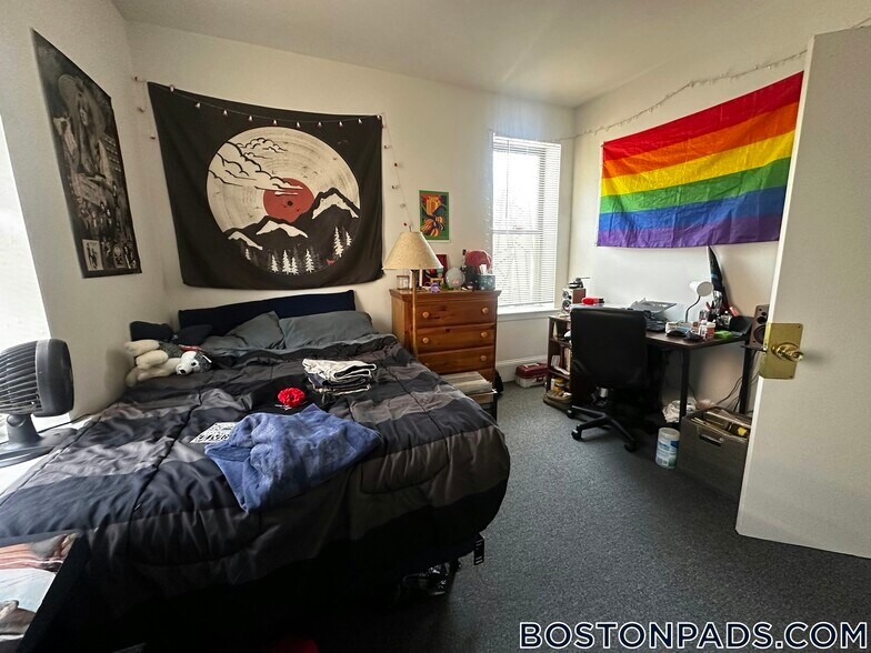 Building Photo - 878 Huntington Ave