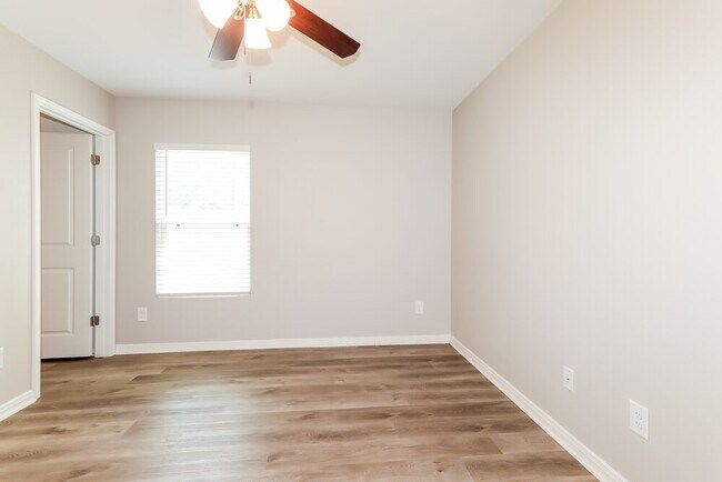 Building Photo - 15653 Del Norte Dr