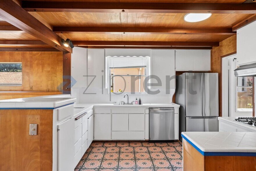 Building Photo - Unit
