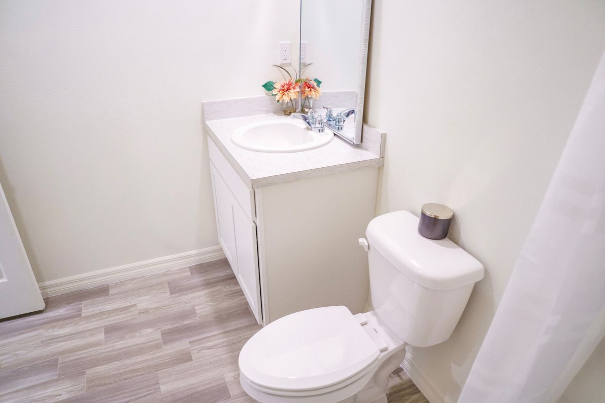 Building Photo - 1229 SW San Antonio Ave