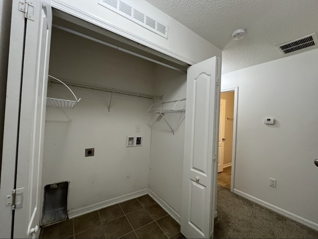 Building Photo - 8265 Halls Hammock Ct