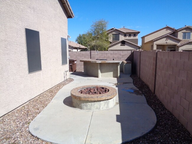 Building Photo - Spacious 4 bedroom house in Peoria- open f...