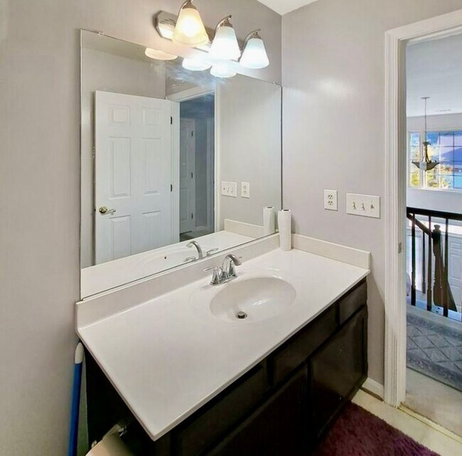 Building Photo - Amazing 5 BR/3.5 BA Single-Family Home in ...