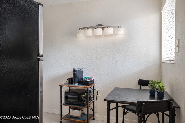 Building Photo - 211 Circle Dr