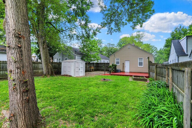 Building Photo - 5039 Primrose Ave