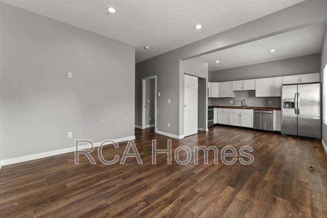 Building Photo - 118 N State Ave