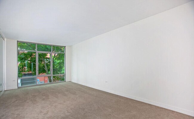 Building Photo - 425 W Beech St