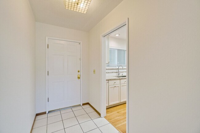 Building Photo - 5097 Forest Glen Dr