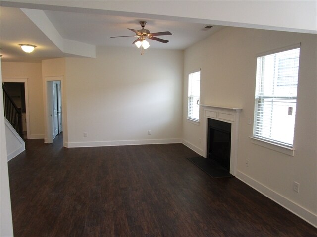 Building Photo - 1065 Adams Haven Bend