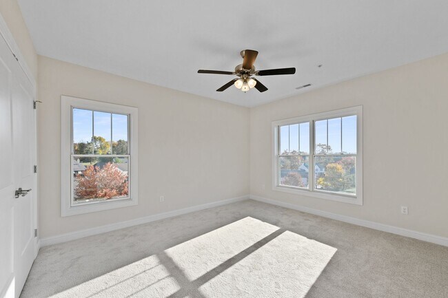 Building Photo - 5233 Highpointe Lakes Dr