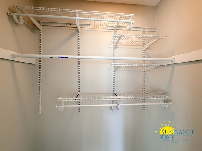 Building Photo - 4 miles from Hurlburt Field, 3 Bedroom beautiful home!